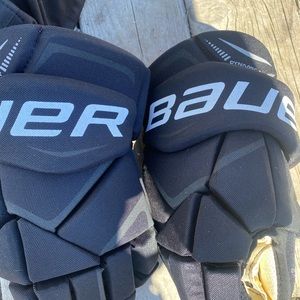 Bauer hockey gloves